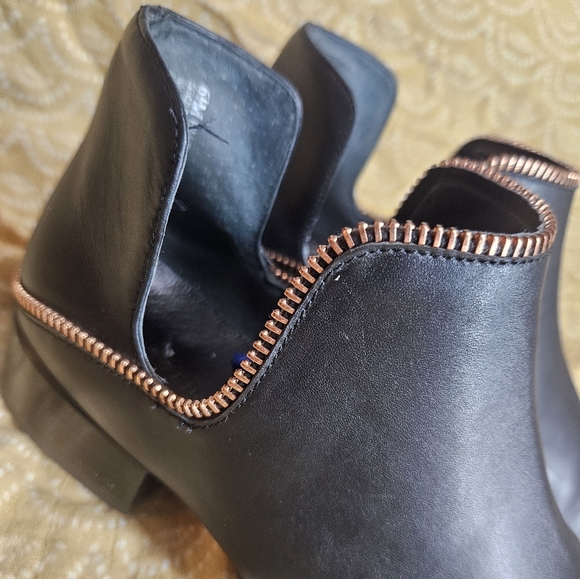 Halogen Piper Bootie Black Leather Ankle boots close toe slip on shoes size 6.5 - Picture 14 of 16